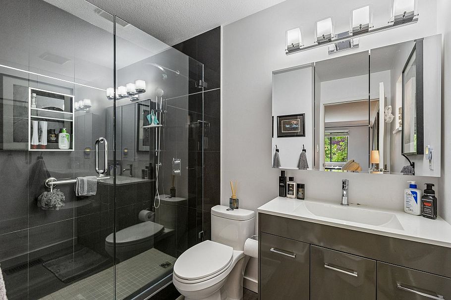3491 St. Georges Avenue North Vancouver, BC - 23