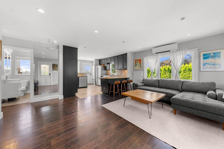 803 Calverhall Street North Vancouver, BC - 6