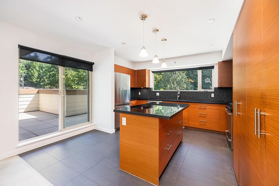 PH2 2832 Capilano Road North Vancouver, BC - 16