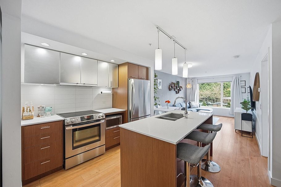 209 221 E 3rd Street North Vancouver, BC - 1