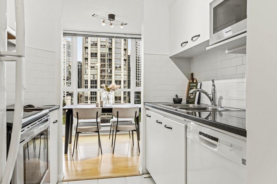 708 1188 Richards Street Vancouver, BC - 11