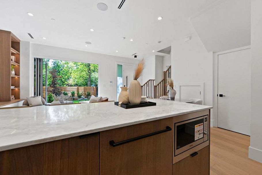 1 6318 Sophia Street Vancouver, BC - 14