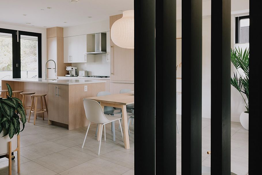 2913 Trinity Street Vancouver, BC - 2