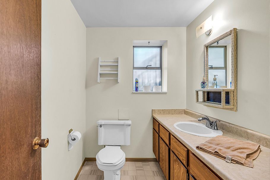 1110 Lodge Road North Vancouver, BC - 36