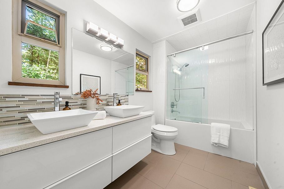 2297 Bowser Avenue North Vancouver, BC - 28