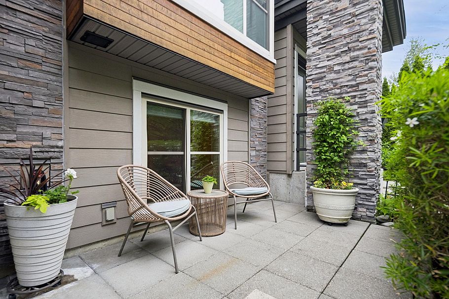 2 3025 Baird Road North Vancouver, BC - 2