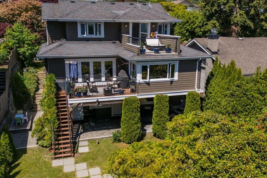 1225 Adderley Street North Vancouver, BC - 37