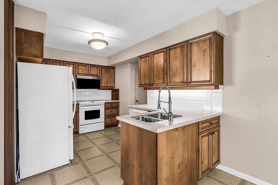 1110 Lodge Road North Vancouver, BC - 11
