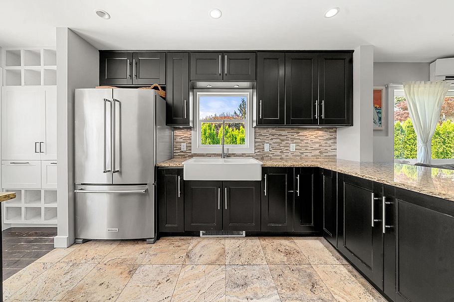 803 Calverhall Street North Vancouver, BC - 8