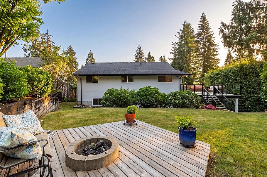 1438 Mcnair Drive North Vancouver, BC - 27