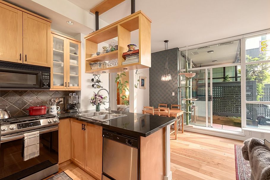 218 2515 Ontario Street Vancouver, BC - 9
