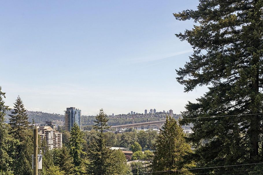 1225 Adderley Street North Vancouver, BC - 17