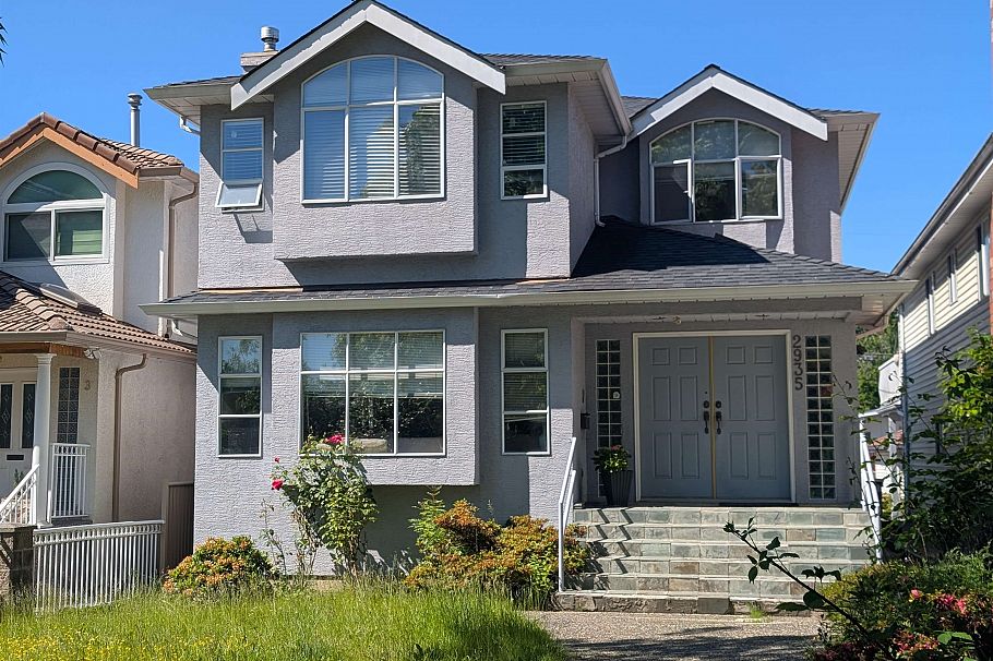2935 E 17th Avenue Vancouver, BC - 1