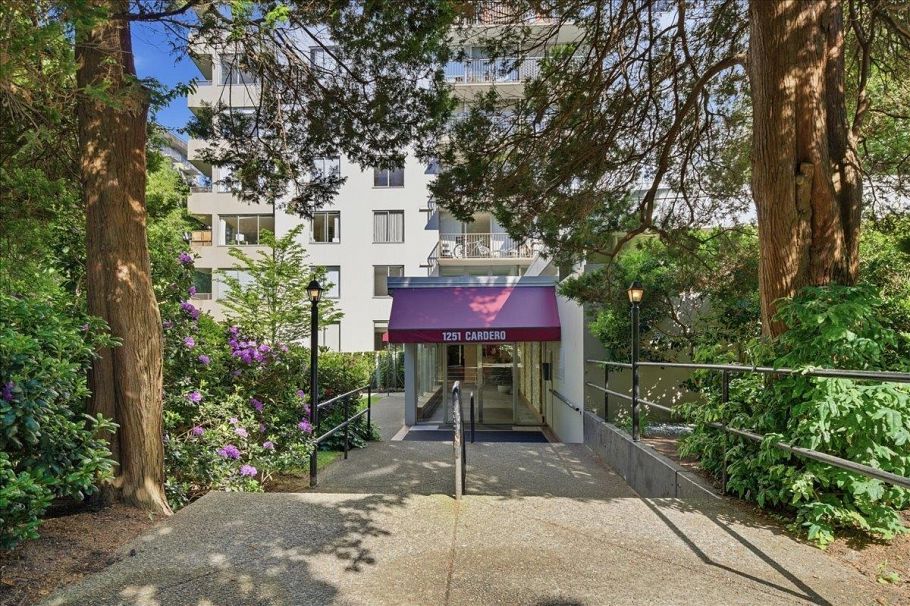 802 1251 Cardero Street Vancouver, BC - 4