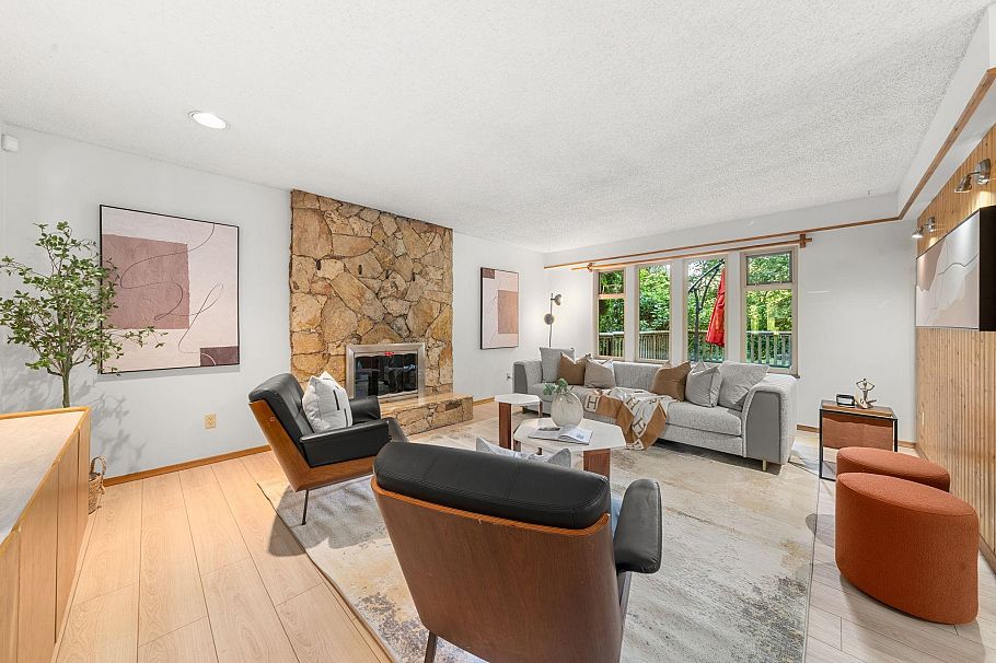 2297 Bowser Avenue North Vancouver, BC - 4