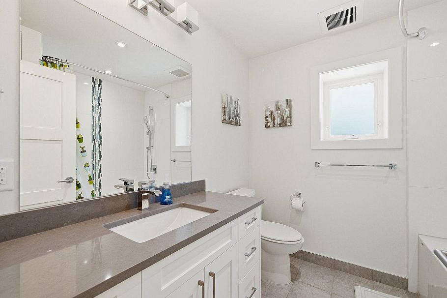 5222 Sarita Avenue North Vancouver, BC - 30