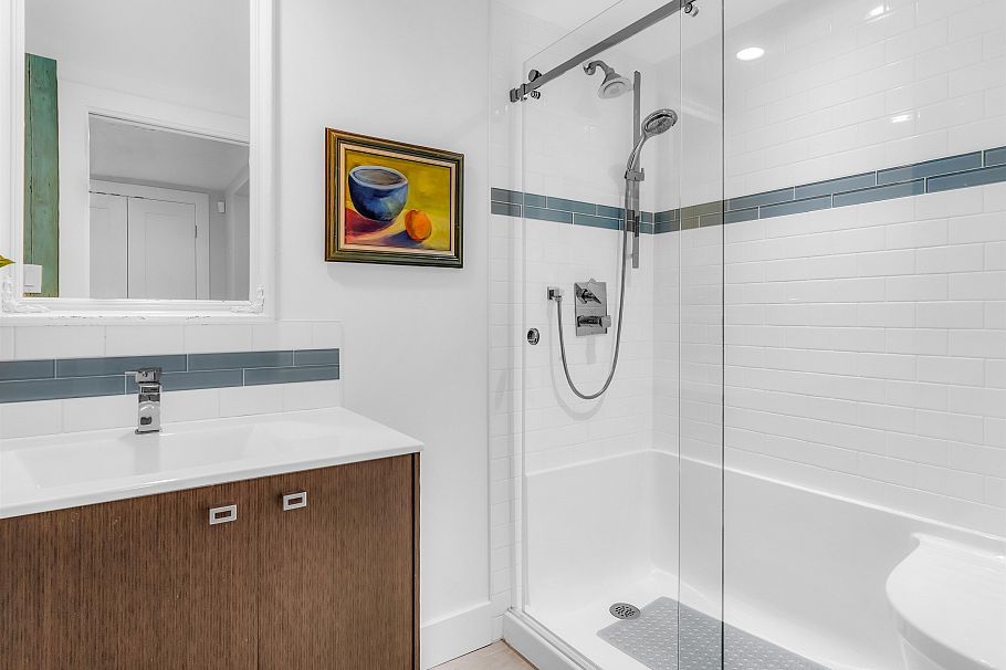 420 W 17th Avenue Vancouver, BC - 20