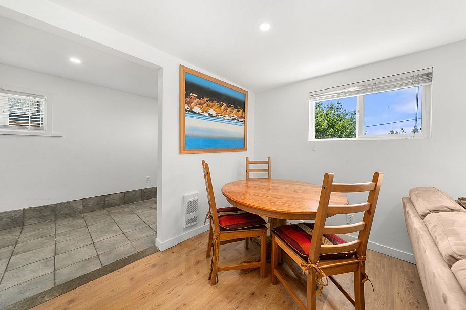 803 Calverhall Street North Vancouver, BC - 23