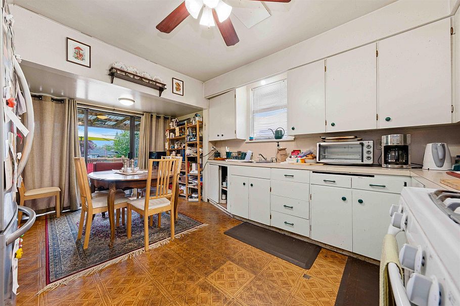 423 E 37th Avenue Vancouver, BC - 12