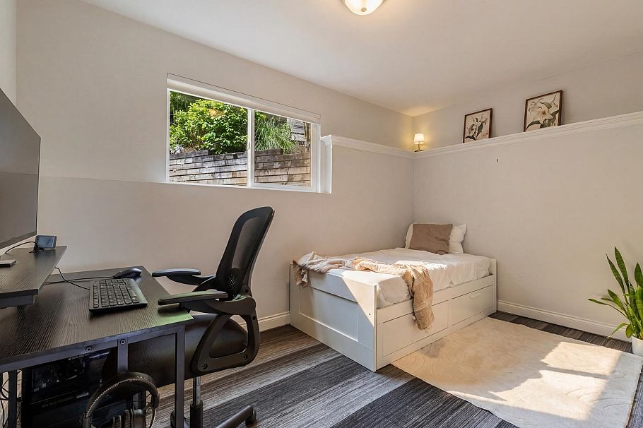 1438 Mcnair Drive North Vancouver, BC - 24