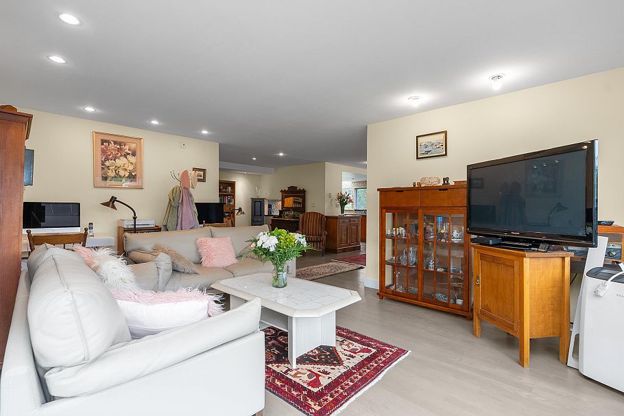 1596 Island Park Walk Vancouver, BC - 8