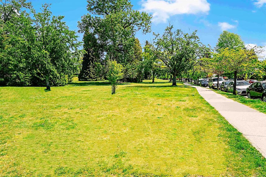 74 E 37th Avenue Vancouver, BC - 5
