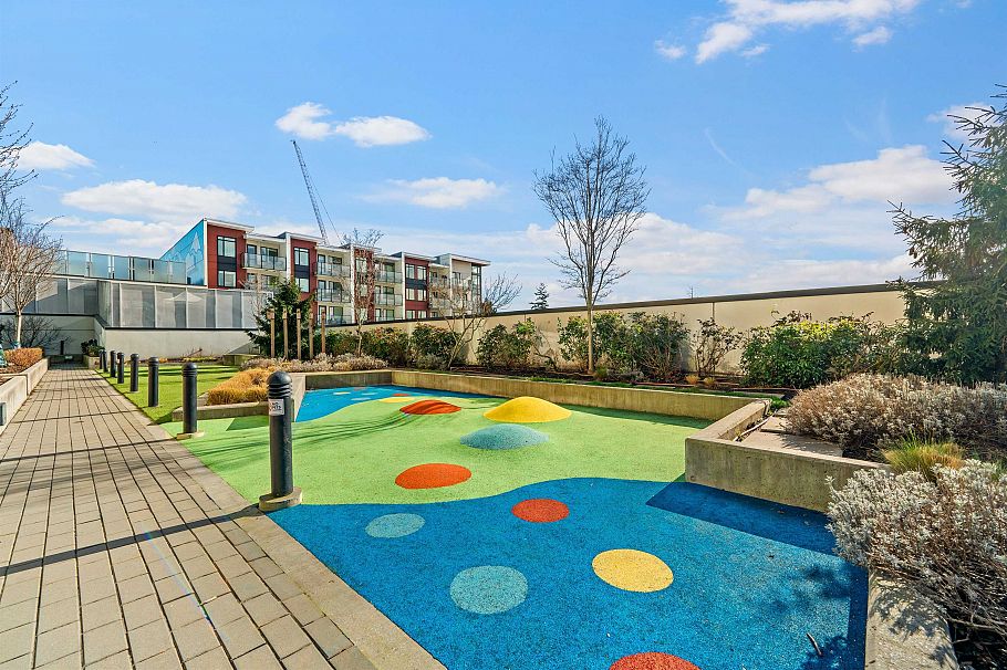 807 1401 Hunter Street North Vancouver, BC - 40