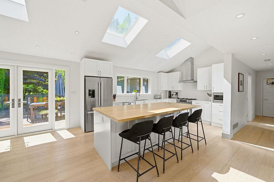 5222 Sarita Avenue North Vancouver, BC - 3