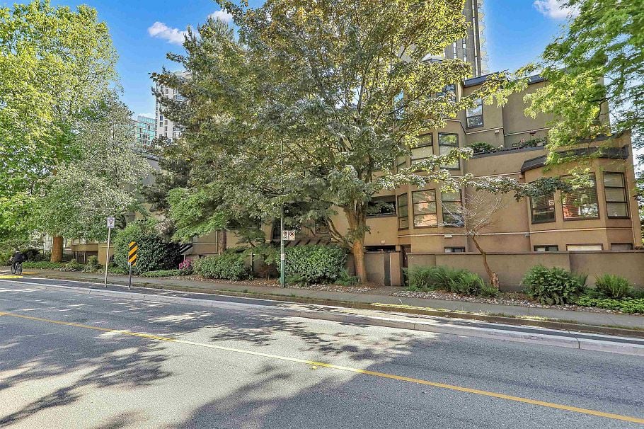 208 1106 Pacific Street Vancouver, BC - 22