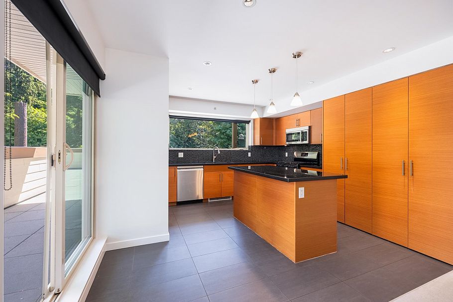 PH2 2832 Capilano Road North Vancouver, BC - 19