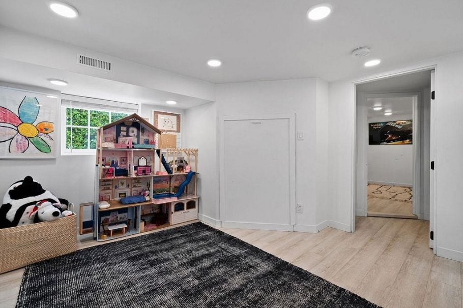 3392 W 8th Avenue Vancouver, BC - 30