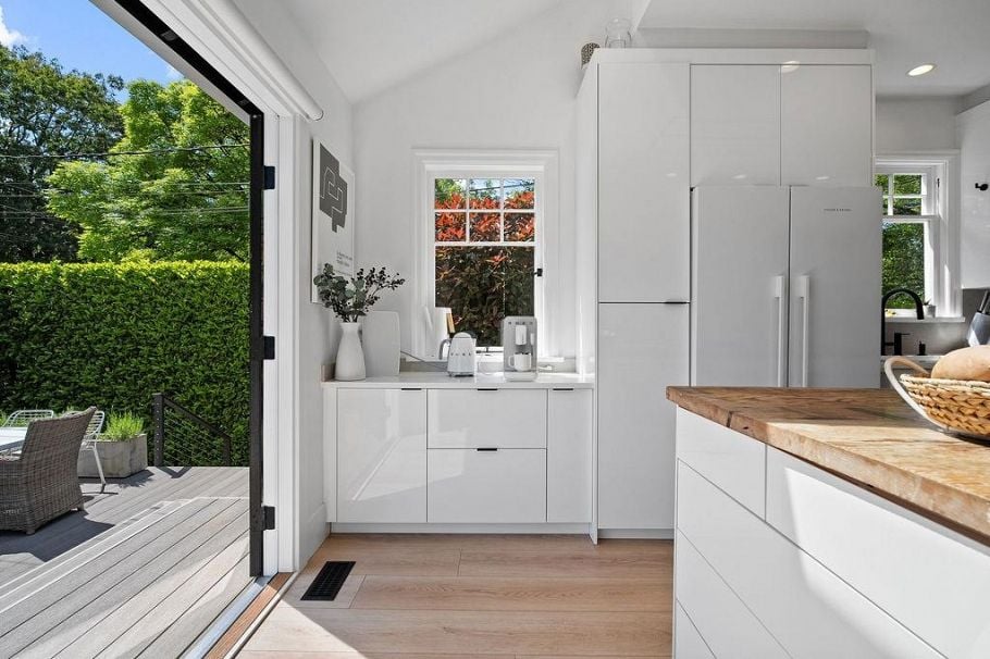 3392 W 8th Avenue Vancouver, BC - 9