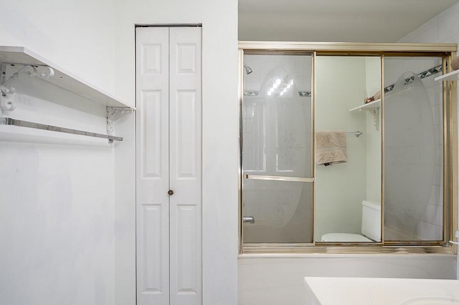 1407 E 12th Avenue Vancouver, BC - 17