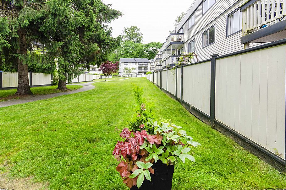 215 780 Premier Street North Vancouver, BC - 2