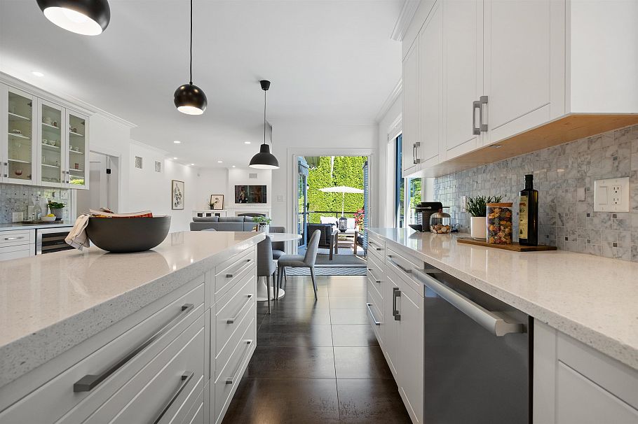 917 Wavertree Road North Vancouver, BC - 16
