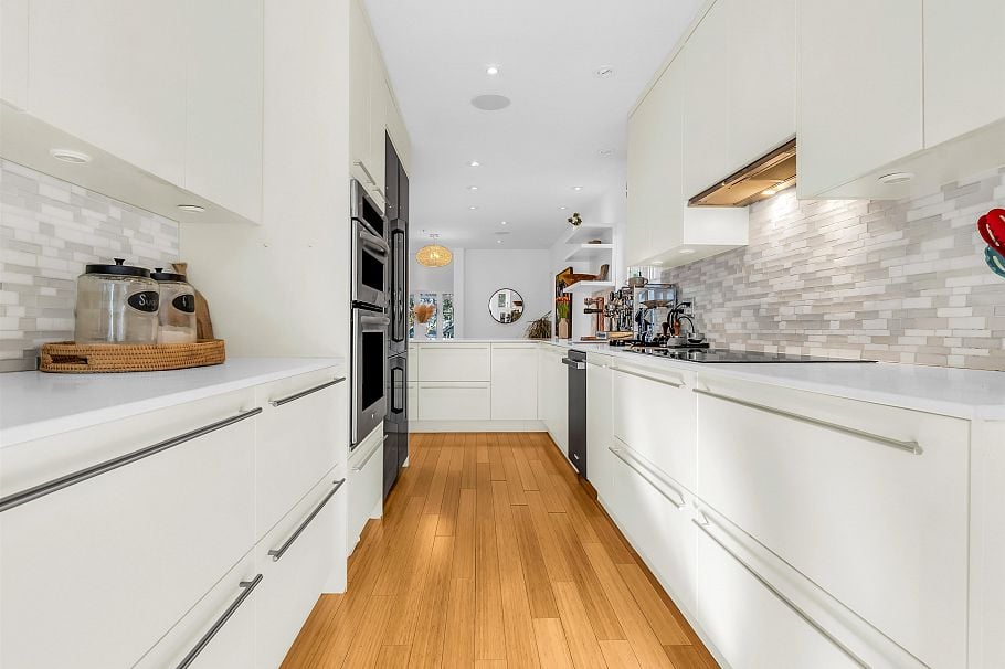 420 W 17th Avenue Vancouver, BC - 9