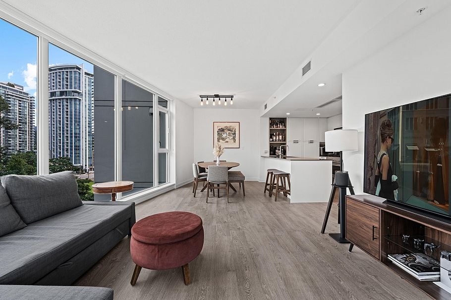 807 1401 Hunter Street North Vancouver, BC - 25
