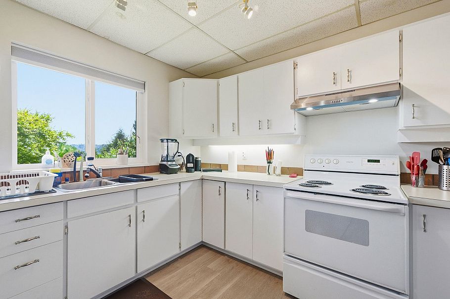 4015 Cummins Place North Vancouver, BC - 26