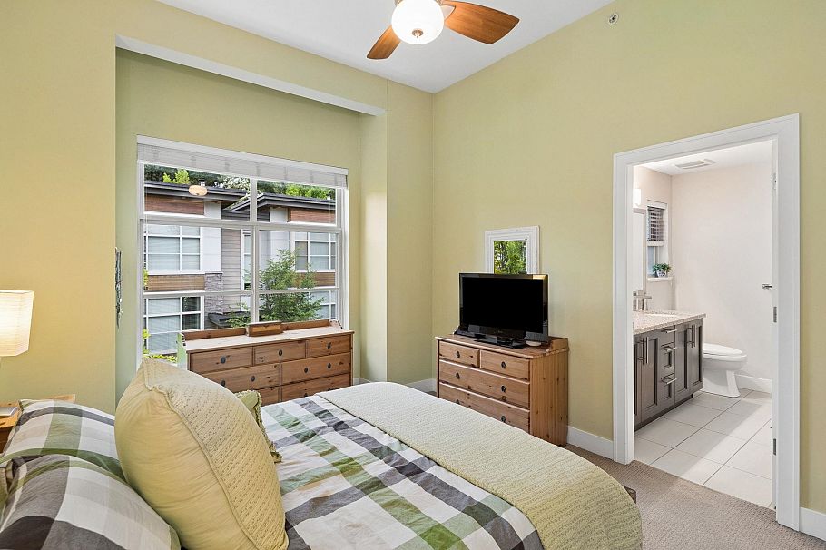 2 3025 Baird Road North Vancouver, BC - 18