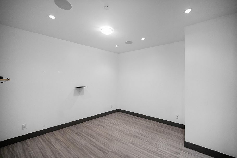 7493 Gatineau Place Vancouver, BC - 26
