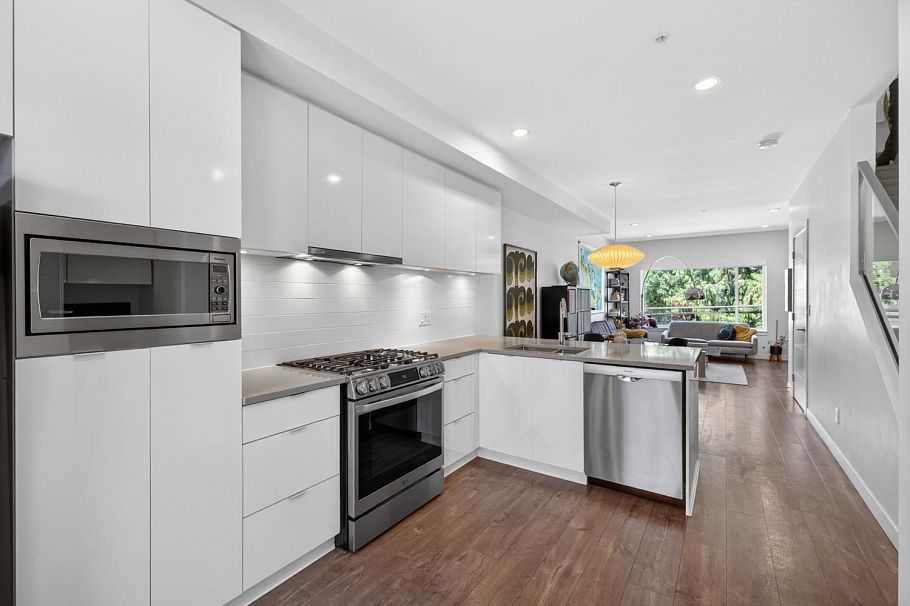 217 455 E 16th Avenue Vancouver, BC - 9