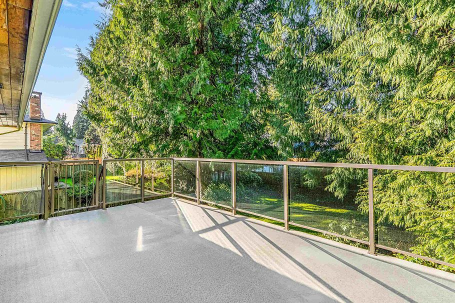 1110 Lodge Road North Vancouver, BC - 16