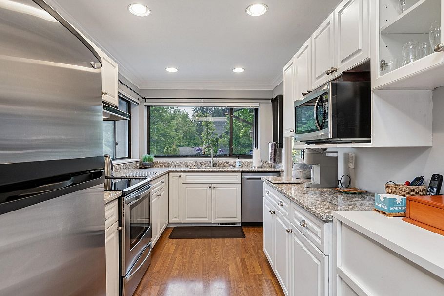 3491 St. Georges Avenue North Vancouver, BC - 18
