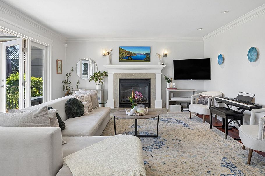 1225 Adderley Street North Vancouver, BC - 4