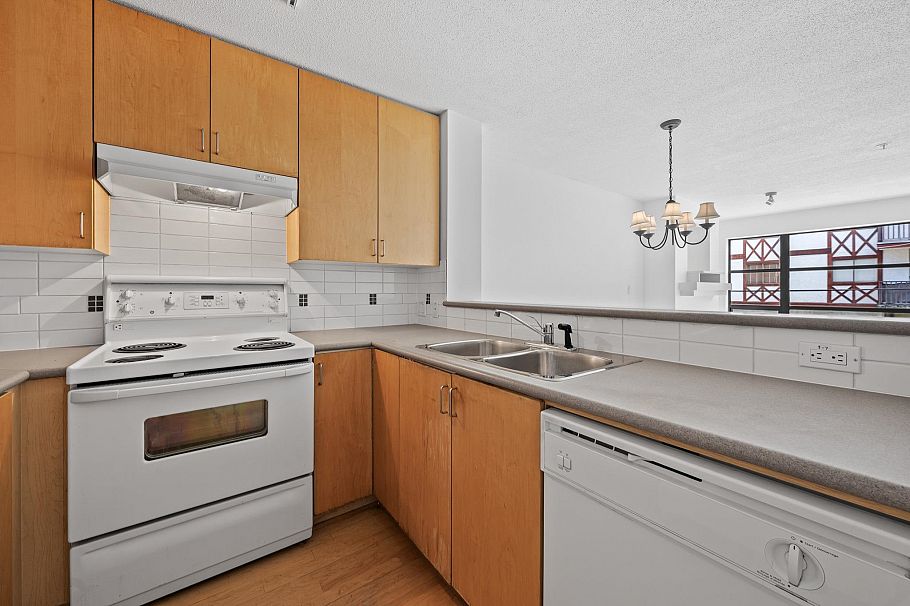 306 124 W 3rd Street North Vancouver, BC - 14
