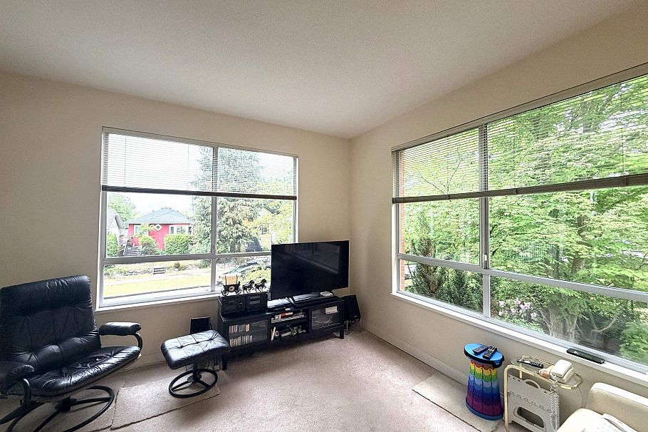 402 360 E 36th Avenue Vancouver, BC - 1