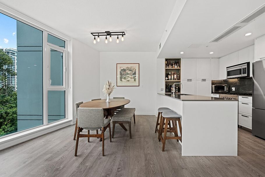 807 1401 Hunter Street North Vancouver, BC - 19