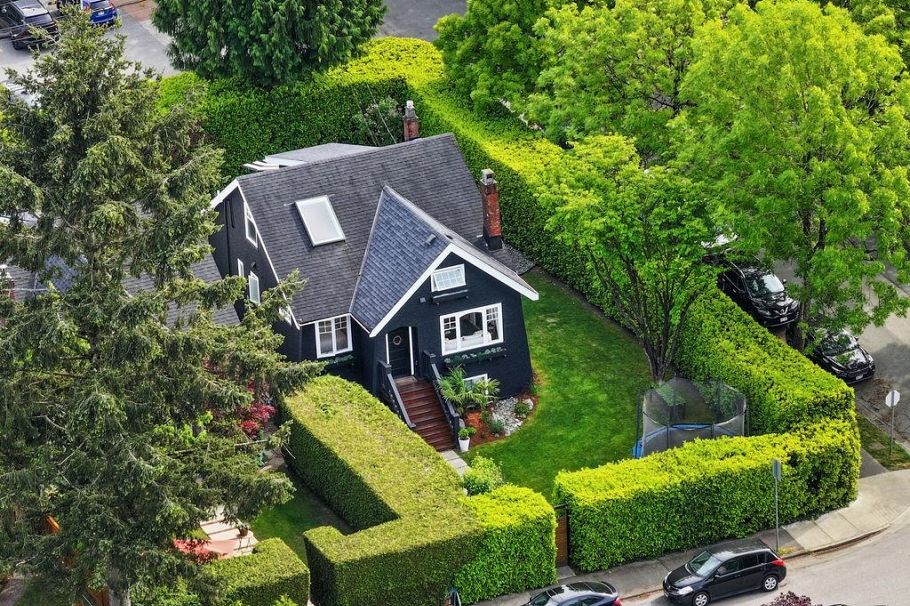 3392 W 8th Avenue Vancouver, BC - 2