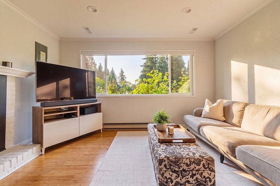 1438 Mcnair Drive North Vancouver, BC - 21