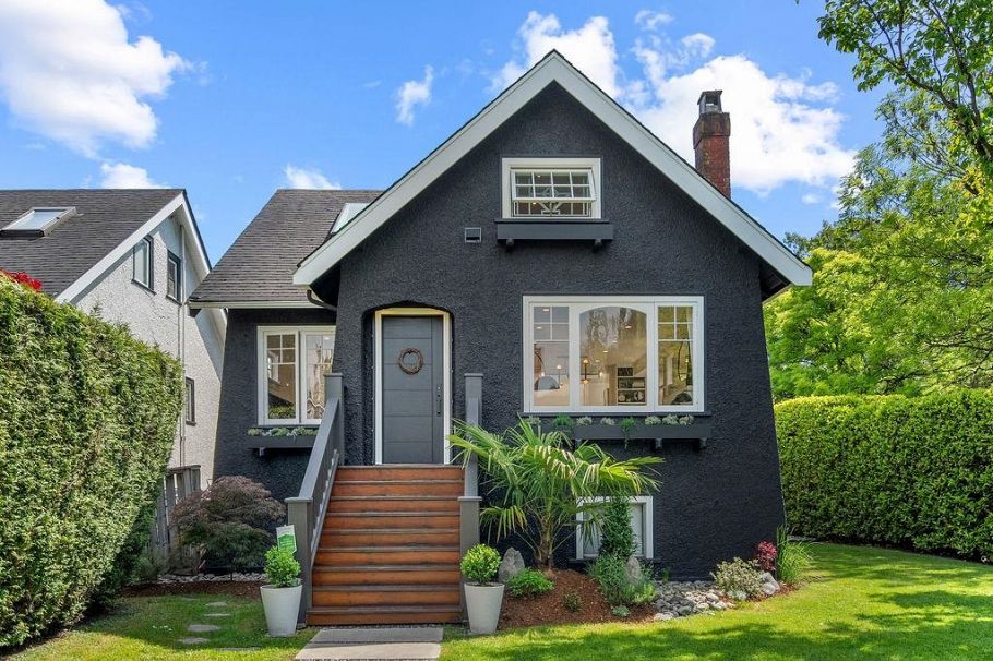 3392 W 8th Avenue Vancouver, BC - 1